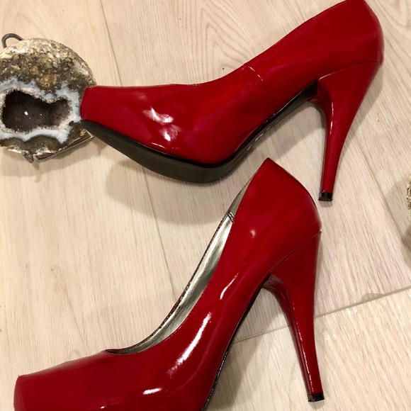 Red Closed-toe Pumps - Picture 7 of 8